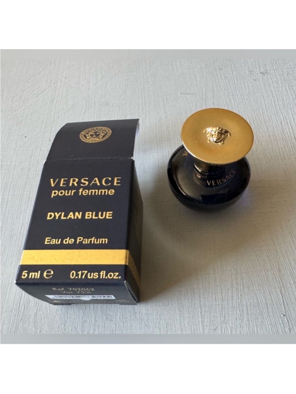 NIB Versace Dylan Blue women EDP Mini 0.17 oz / 5ml - Picture 3 of 6